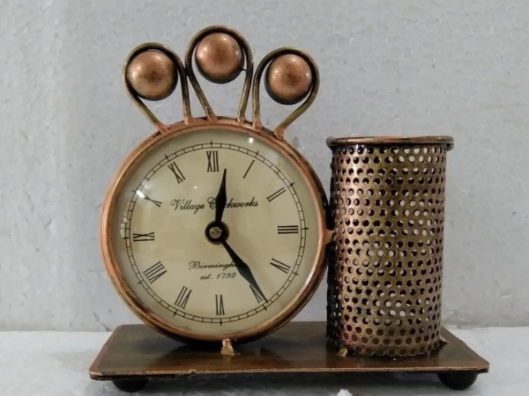 Clock with Pen stand