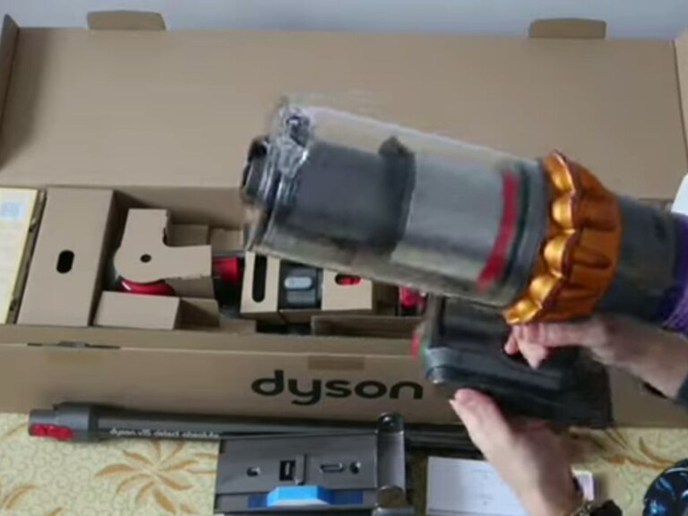 Discount sales Dyson v15 sweepers 