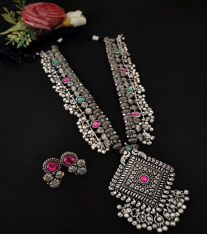  Beaded necklace set