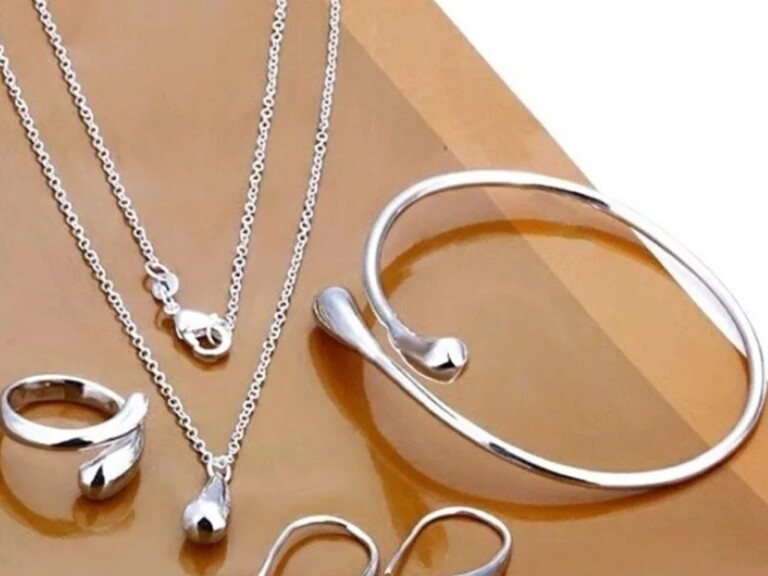 Elegant Silver Necklace Set